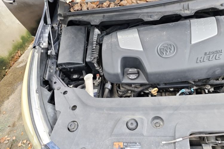 Used Buick GL8 2013 3.0L XT Luxury Business Flagship Edition Engine Bay Right