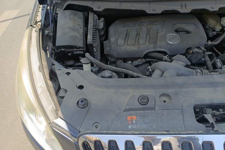 Used Buick GL8 2013 2.4L CT Luxury Business Comfort Edition Engine Bay Right