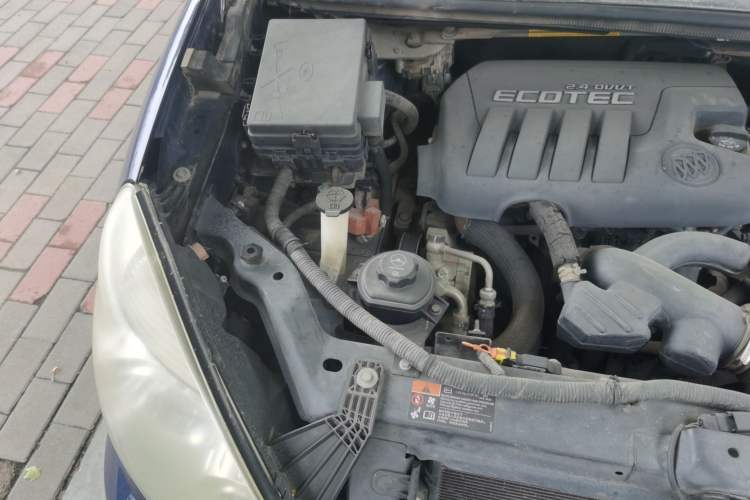 Used Buick GL8 2013 2.4L Executive Edition Engine Bay Right