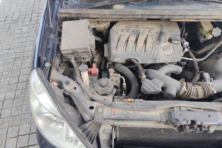 Used Buick GL8 2013 2.4L Classic Edition Engine Bay Right