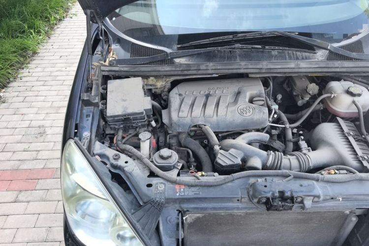 Used Buick GL8 2013 2.4L Comfort Edition Engine Bay Right