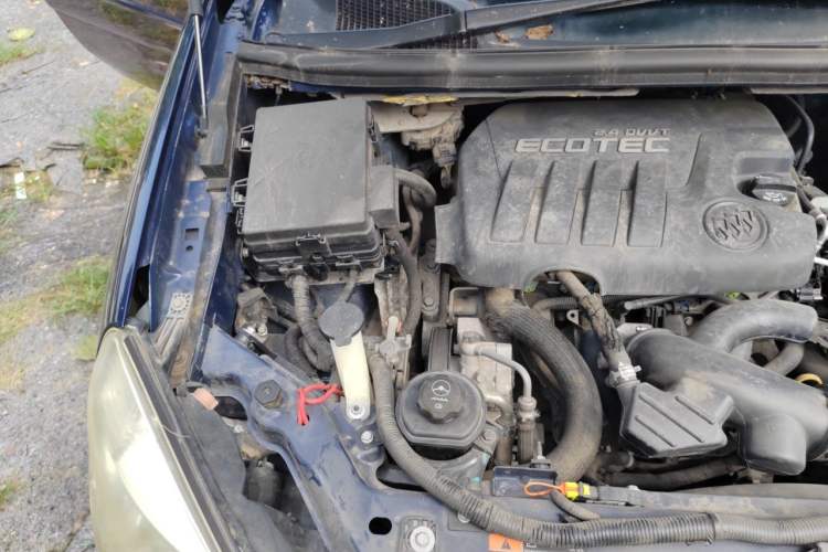 Used Buick GL8 2013 2.4L Comfort Edition Engine Bay Right
