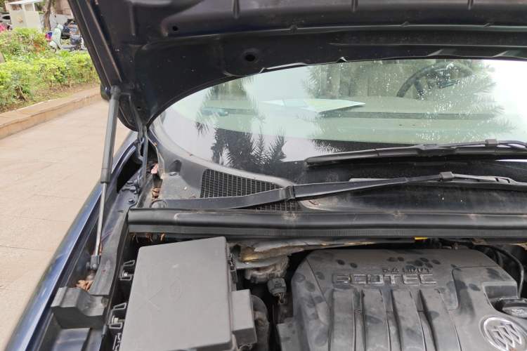 Used Buick GL8 2013 2.4L Classic Edition Engine Bay Right