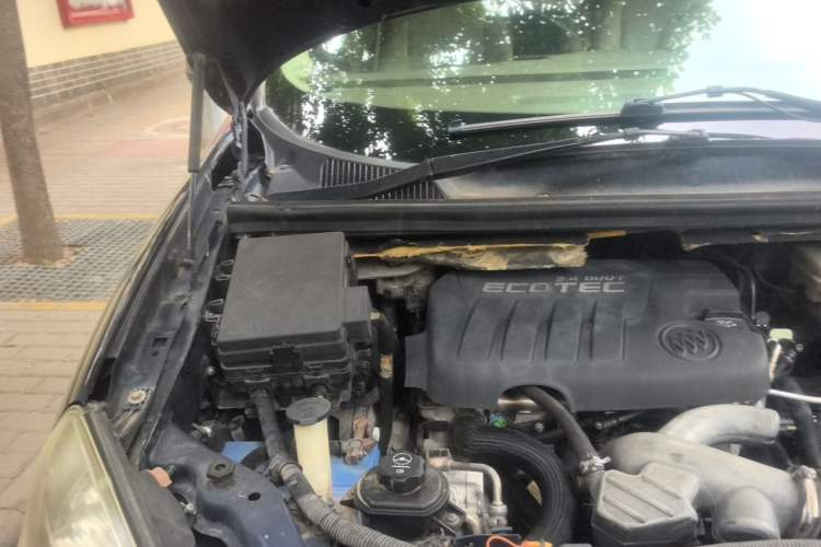 Used Buick GL8 2013 2.4L Classic Edition Engine Bay Right