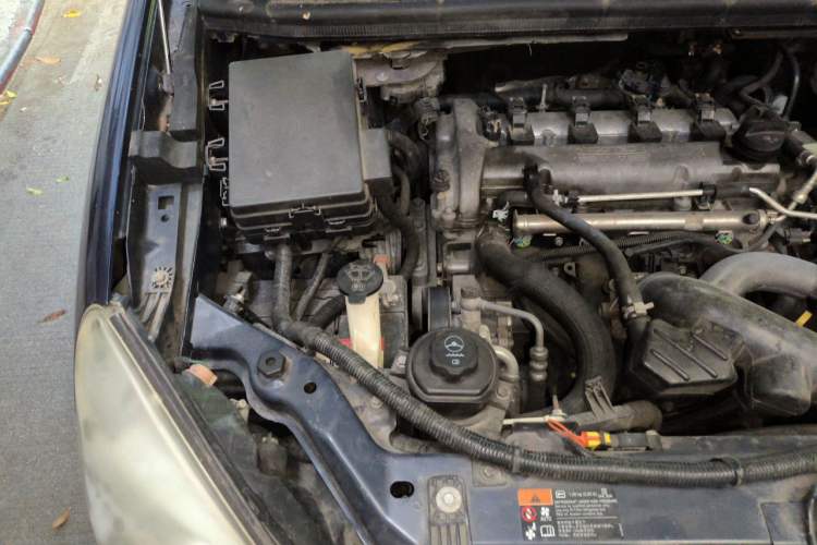 Used Buick GL8 2013 2.4L Comfort Edition Engine Bay Right