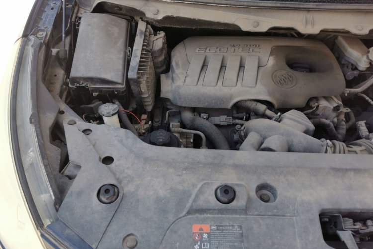 Used Buick GL8 2013 2.4L CT Luxury Business Comfort Edition Engine Bay Right