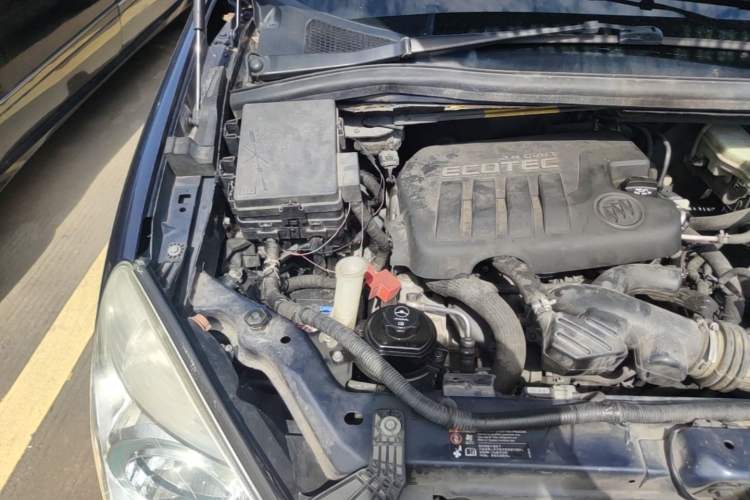 Used Buick GL8 2013 2.4L Comfort Edition Engine Bay Right