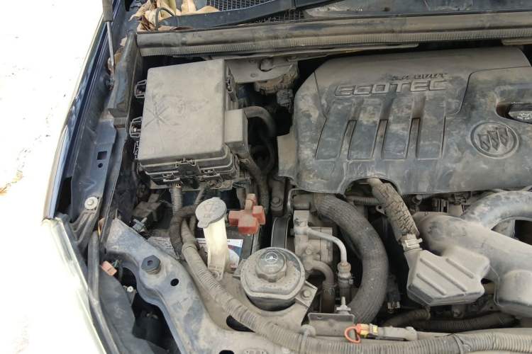 Used Buick GL8 2013 2.4L Classic Edition Engine Bay Right