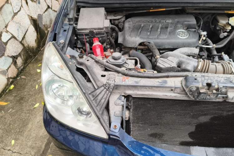 Used Buick GL8 2013 2.4L Classic Edition Engine Bay Right