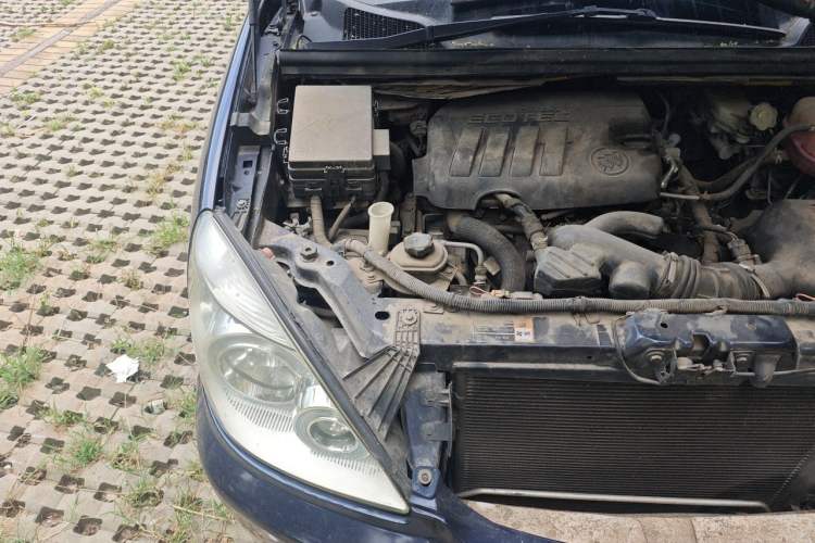 Used Buick GL8 2013 2.4L Classic Edition Engine Bay Right