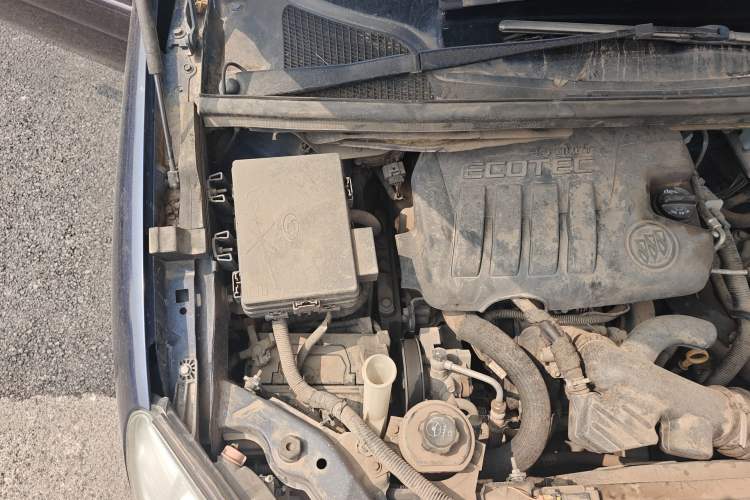 Used Buick GL8 2013 2.4L Classic Edition Engine Bay Right