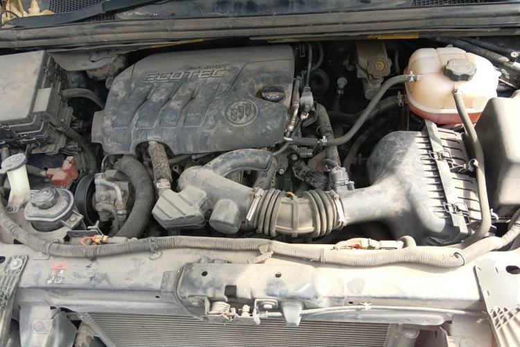 Used Buick GL8 2013 2.4L Classic Edition Engine Bay