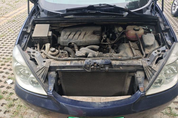 Used Buick GL8 2013 2.4L Classic Edition Engine Bay