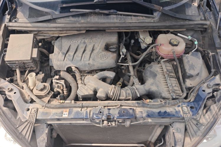 Used Buick GL8 2013 2.4L Classic Edition Engine Bay
