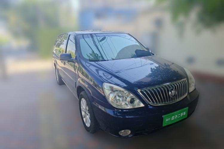 Used Buick GL8 2013 2.4L Classic Edition Front Right 45 Deg