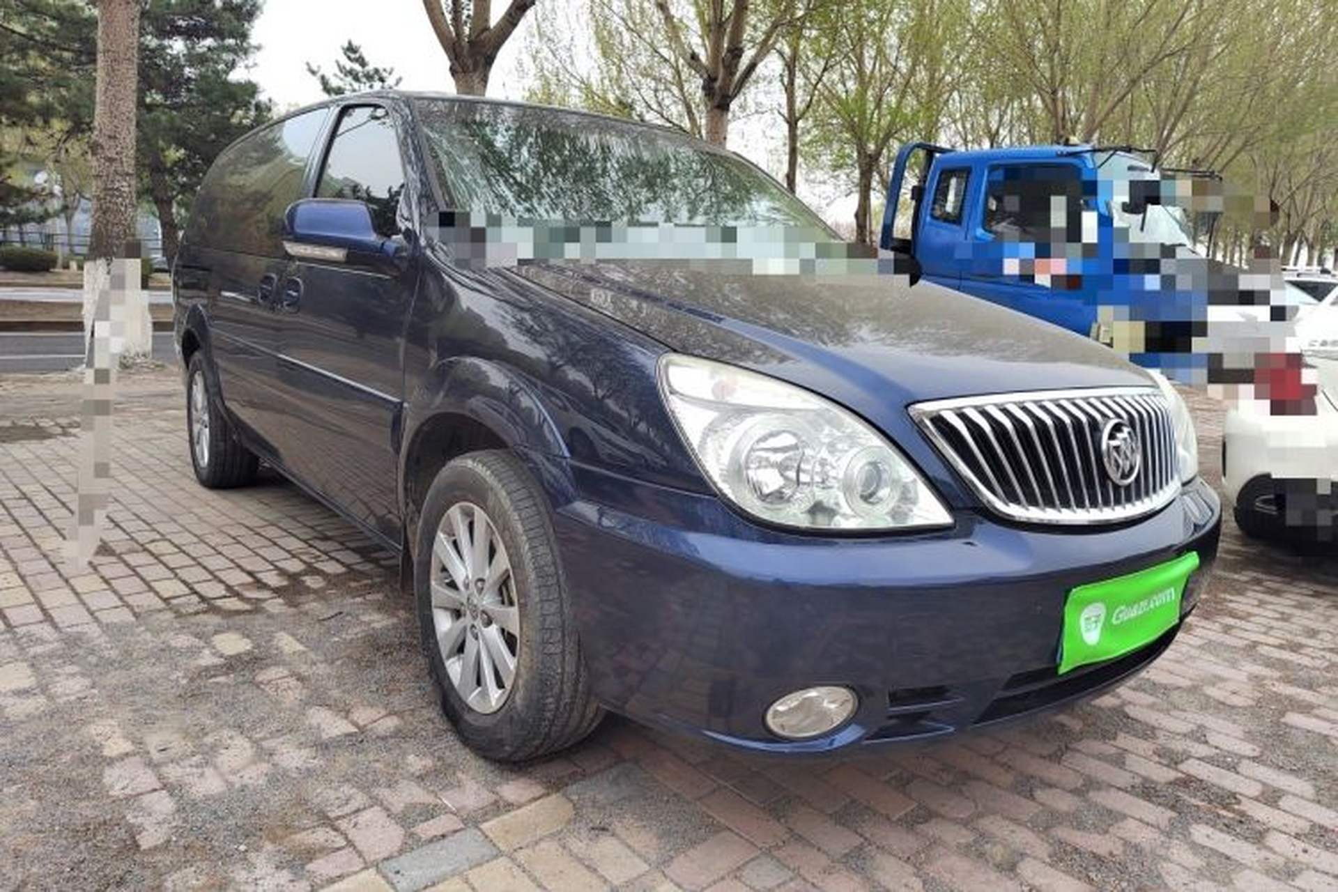 Used Buick GL8 2013 2.4L Classic Edition Front Right 45 Deg