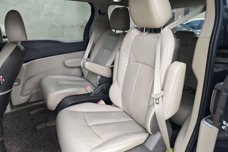 Used Buick GL8 2013 3.0L XT Luxury Business Flagship Edition Left Rear Seat