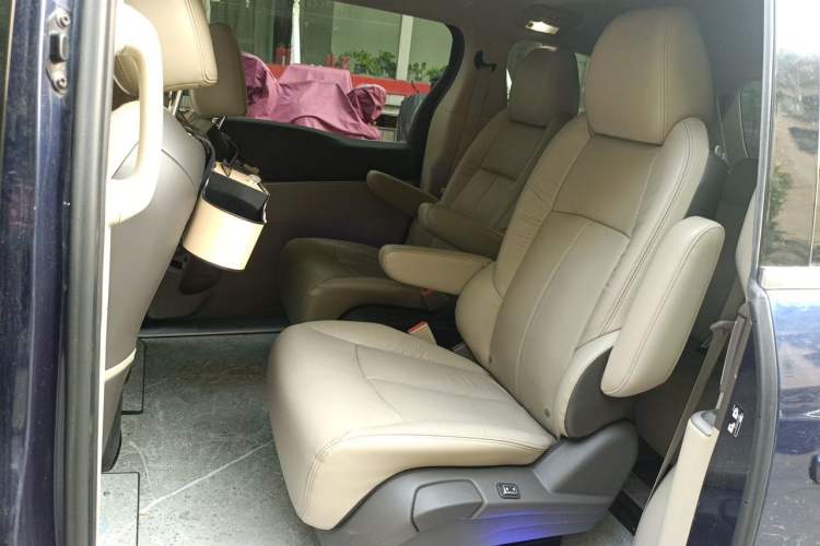 Used Buick GL8 2013 3.0L XT Luxury Business Flagship Edition Left Rear Seat