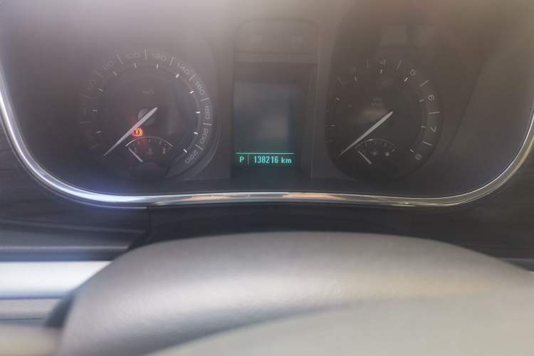 Used Buick GL8 2013 3.0L GT Luxury Business Haoya Edition Odometer Close Up