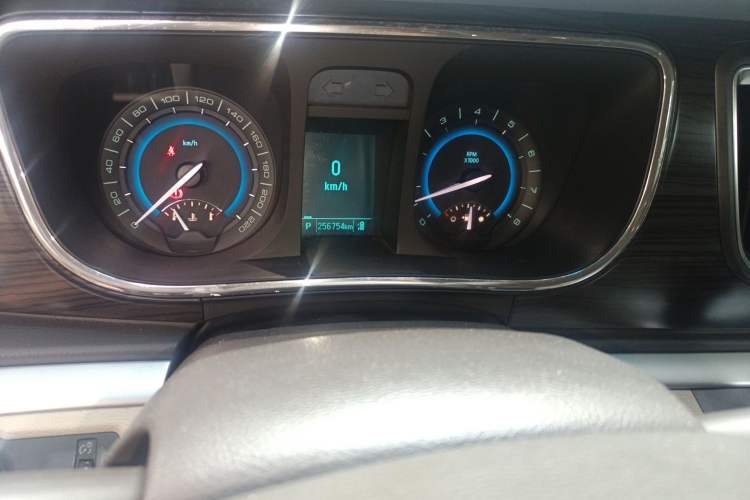 Used Buick GL8 2013 3.0L XT Luxury Business Flagship Edition Odometer Close Up