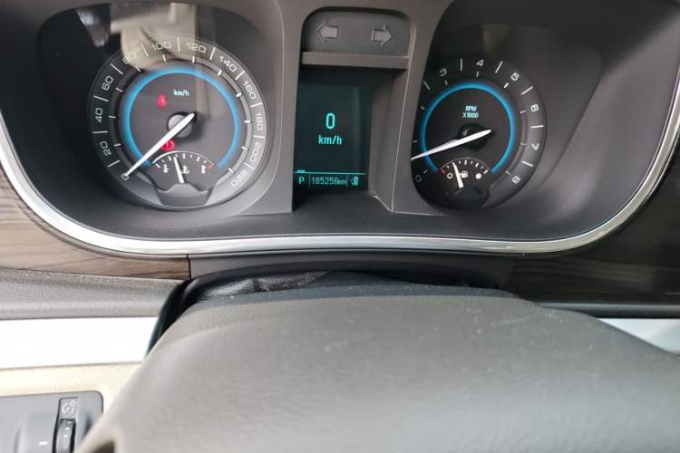 Used Buick GL8 2013 3.0L XT Luxury Business Flagship Edition Odometer Close Up