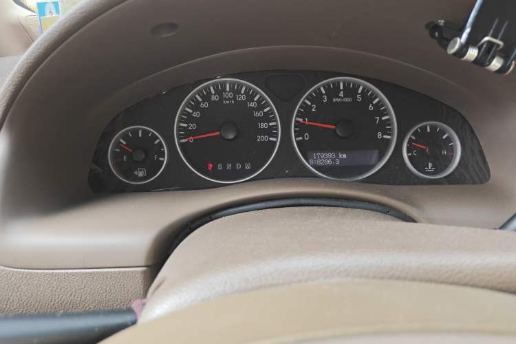 Used Buick GL8 2013 2.4L Classic Edition Odometer Close Up
