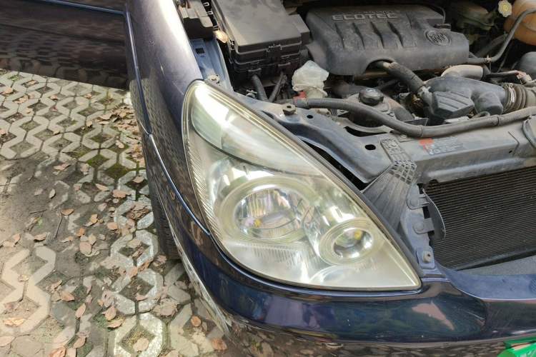 Used Buick GL8 2013 2.4L Comfort Edition Right Front Headlight