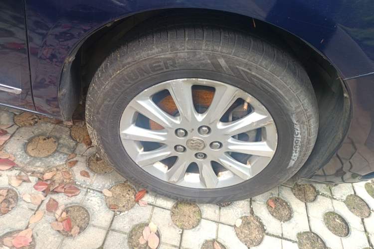 Used Buick GL8 2013 3.0L XT Luxury Business Flagship Edition Right Front Wheel Hub