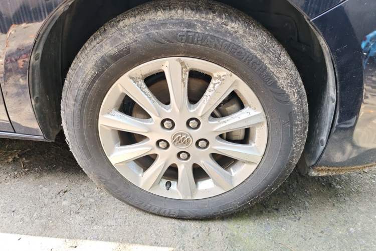 Used Buick GL8 2013 3.0L XT Luxury Business Flagship Edition Right Front Wheel Hub