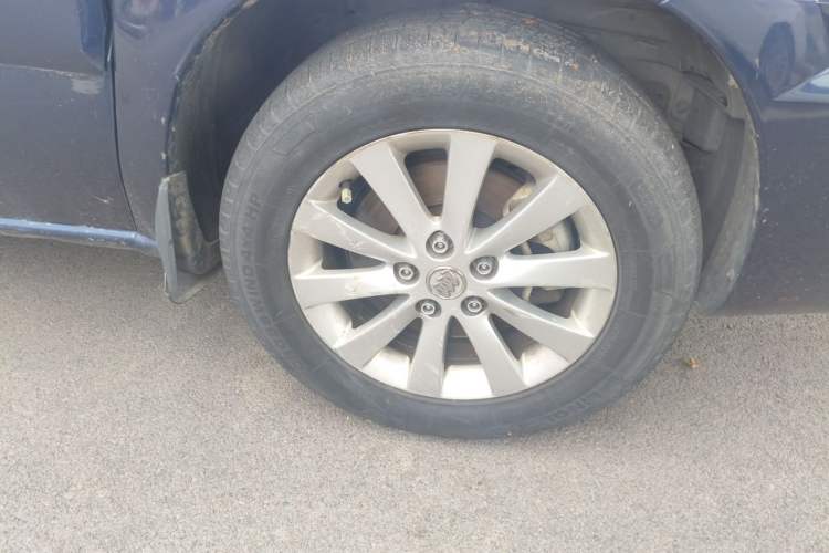 Used Buick GL8 2013 2.4L Comfort Edition Right Front Wheel Hub