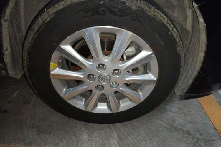 Used Buick GL8 2013 3.0L XT Luxury Business Flagship Edition Right Front Wheel Hub