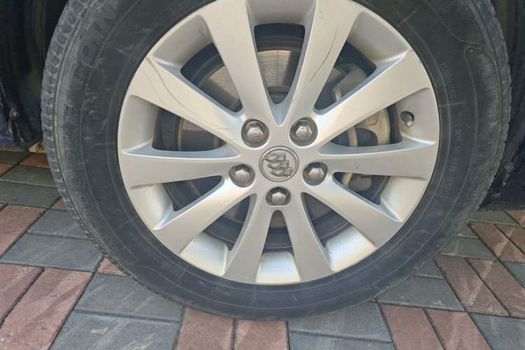 Used Buick GL8 2013 2.4L Classic Edition Right Front Wheel Hub
