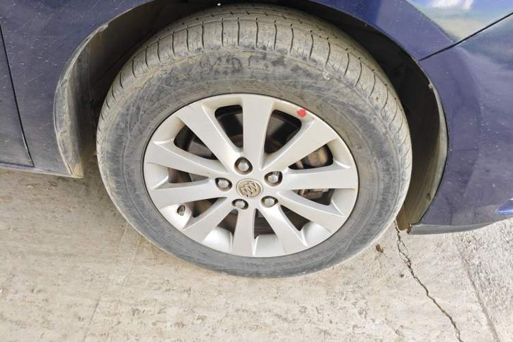Used Buick GL8 2013 2.4L CT Luxury Business Comfort Edition Right Front Wheel Hub