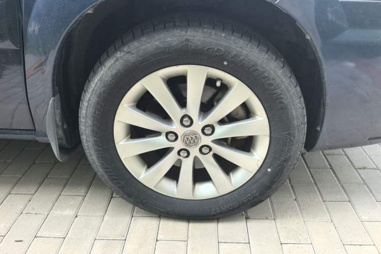 Used Buick GL8 2013 2.4L Comfort Edition Right Front Wheel Hub