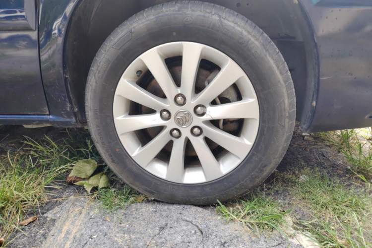 Used Buick GL8 2013 2.4L Comfort Edition Right Front Wheel Hub