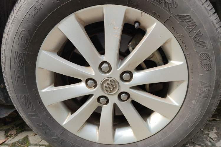 Used Buick GL8 2013 2.4L Comfort Edition Right Front Wheel Hub