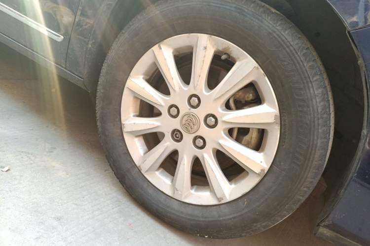 Used Buick GL8 2013 3.0L XT Luxury Business Flagship Edition Right Front Wheel Hub