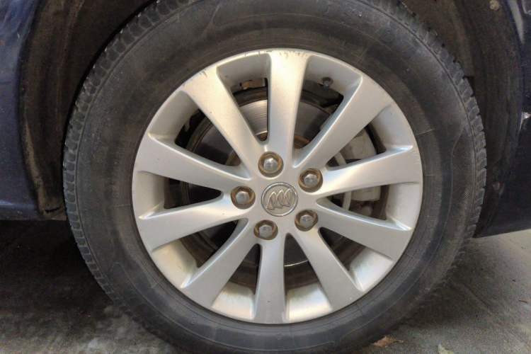 Used Buick GL8 2013 2.4L Comfort Edition Right Front Wheel Hub