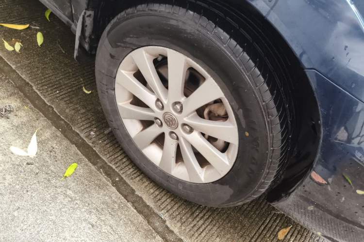 Used Buick GL8 2013 2.4L Classic Edition Right Front Wheel Hub