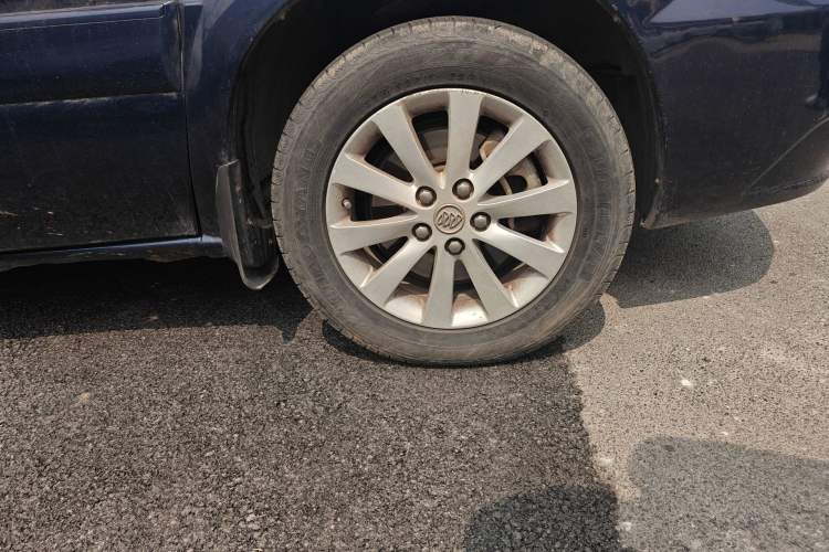 Used Buick GL8 2013 2.4L Classic Edition Right Front Wheel Hub