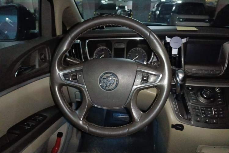 Used Buick GL8 2013 3.0L XT Luxury Business Flagship Edition Steering Wheel
