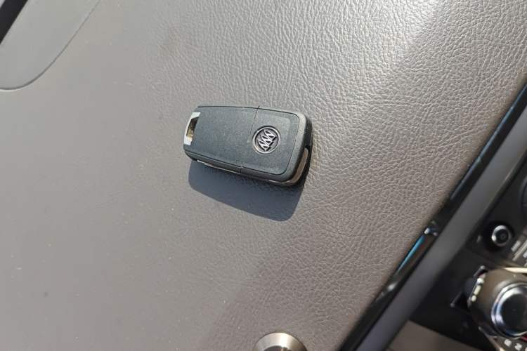 Used Buick GL8 2013 3.0L GT Luxury Business Haoya Edition Vehicle Key