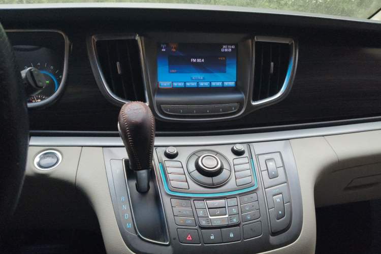 Used Buick GL8 2013 3.0L GT Luxury Business Haoya Edition Audio And AC Panel