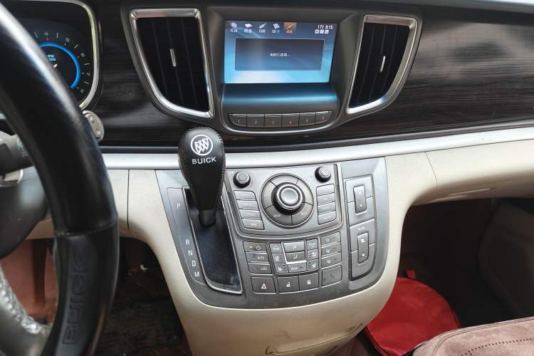 Used Buick GL8 2013 3.0L GT Luxury Business Haoya Edition Audio And AC Panel