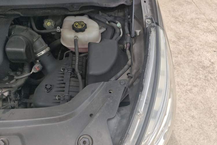Used Buick GL8 2013 3.0L GT Luxury Business Haoya Edition Engine Bay Left