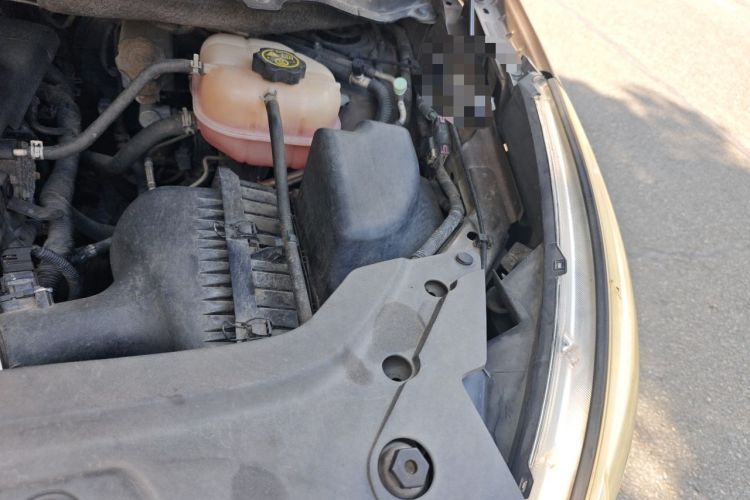 Used Buick GL8 2013 2.4L CT Luxury Business Comfort Edition Engine Bay Left