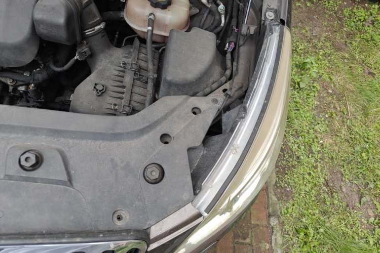 Used Buick GL8 2013 3.0L GT Luxury Business Haoya Edition Engine Bay Left
