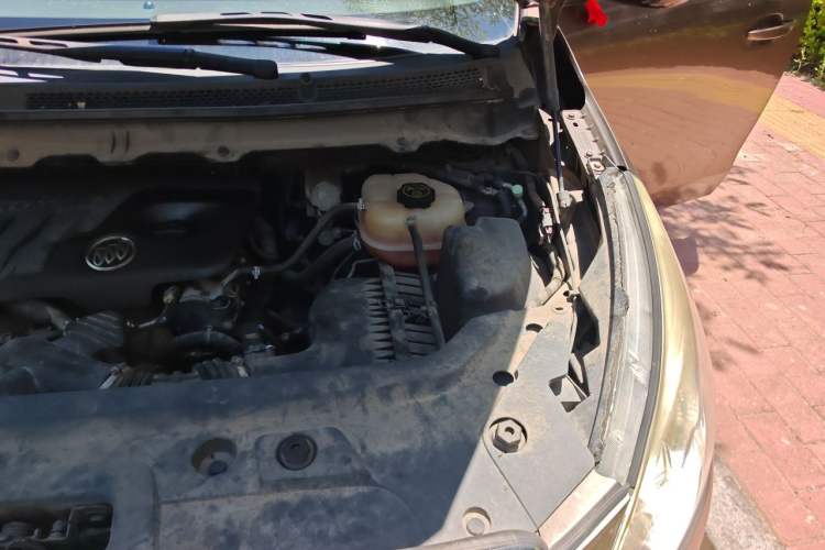 Used Buick GL8 2013 2.4L CT Luxury Business Comfort Edition Engine Bay Left