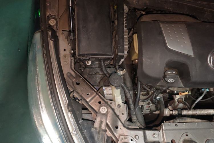 Used Buick GL8 2013 3.0L GT Luxury Business Haoya Edition Engine Bay Right