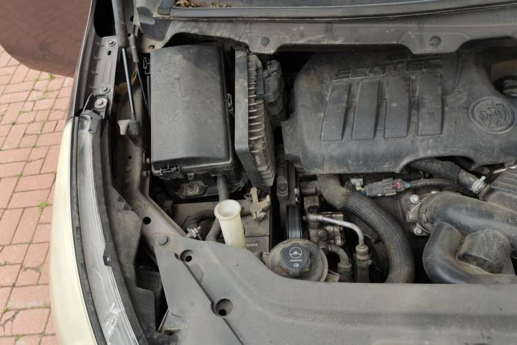 Used Buick GL8 2013 2.4L CT Luxury Business Comfort Edition Engine Bay Right